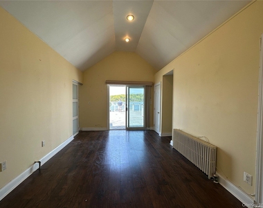 193 Woodbine Avenue - Photo Thumbnail 8
