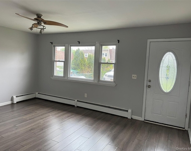 60 Sarah Lane - Photo Thumbnail 1