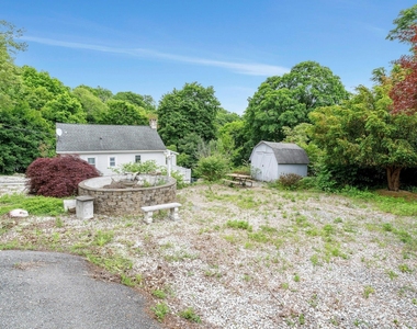 15 Schuyler Road - Photo Thumbnail 11