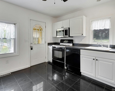 15 Schuyler Road - Photo Thumbnail 2