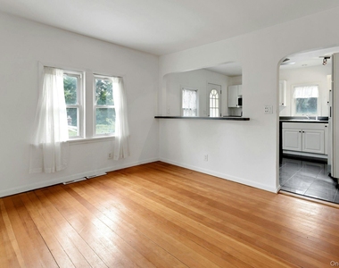 15 Schuyler Road - Photo Thumbnail 5