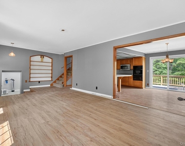 50 Ellen Avenue - Photo Thumbnail 5