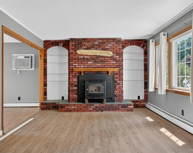 50 Ellen Avenue - Photo Thumbnail 4