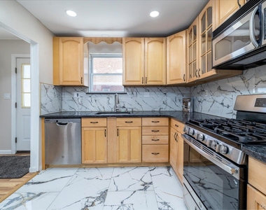 191 Raff Avenue - Photo Thumbnail 13