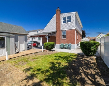 191 Raff Avenue - Photo Thumbnail 7
