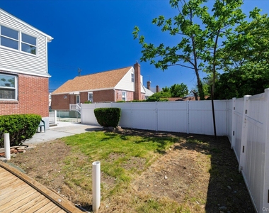 191 Raff Avenue - Photo Thumbnail 6