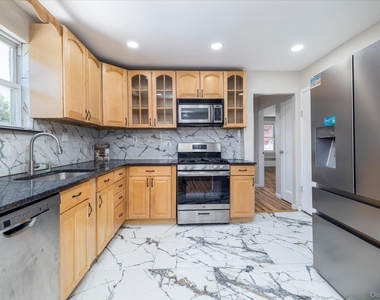 191 Raff Avenue - Photo Thumbnail 12