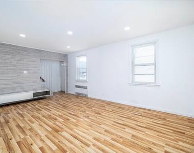 191 Raff Avenue - Photo Thumbnail 8