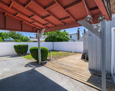 191 Raff Avenue - Photo Thumbnail 5