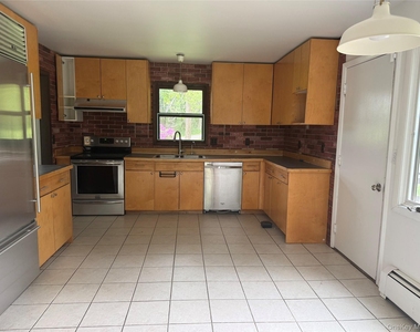 183 Barrytown Road - Photo Thumbnail 9