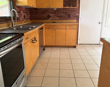 183 Barrytown Road - Photo Thumbnail 8