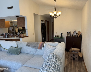 209 Monmouth Way - Photo Thumbnail 8