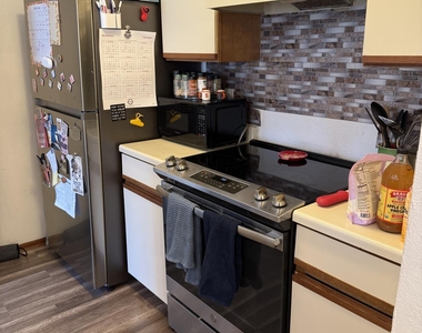 209 Monmouth Way - Photo Thumbnail 12