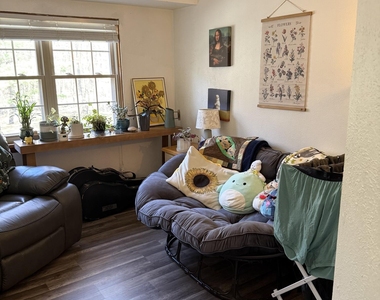 209 Monmouth Way - Photo Thumbnail 21