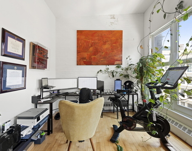 422 W Broadway - Photo Thumbnail 2