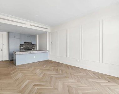 250 E 21st Street - Photo Thumbnail 2
