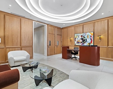250 E 21st Street - Photo Thumbnail 9