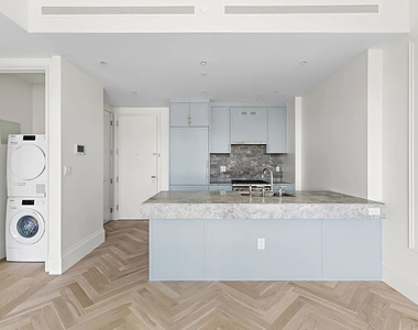 250 E 21st Street - Photo Thumbnail 4