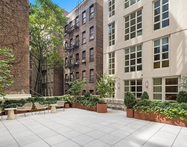 250 E 21st Street - Photo Thumbnail 15