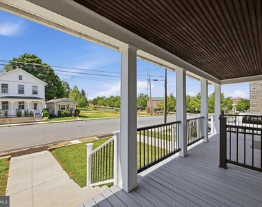 314 E Piccadilly Street - Photo Thumbnail 2