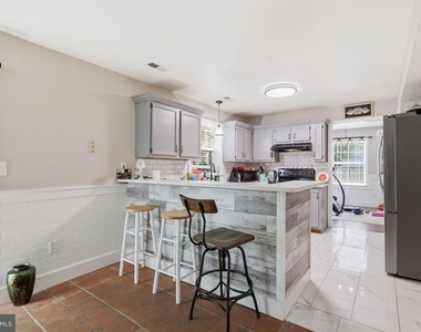 10106 S Fulton Drive - Photo Thumbnail 4