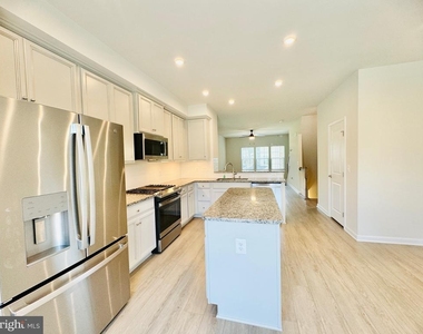 18374 Reaper Hill Court - Photo Thumbnail 4