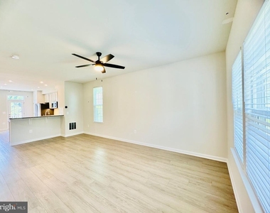 18374 Reaper Hill Court - Photo Thumbnail 12