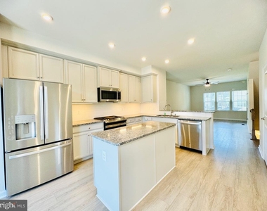 18374 Reaper Hill Court - Photo Thumbnail 3