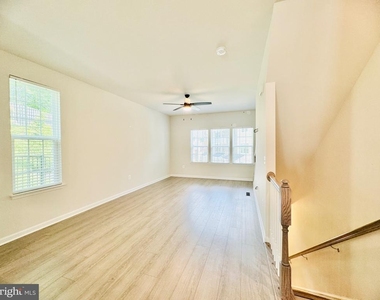 18374 Reaper Hill Court - Photo Thumbnail 9