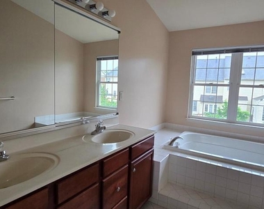 22614 Welborne Manor Square - Photo Thumbnail 11