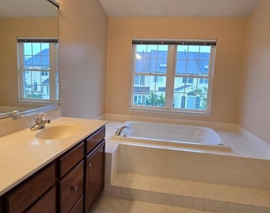 22614 Welborne Manor Square - Photo Thumbnail 10