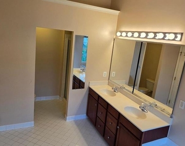 22614 Welborne Manor Square - Photo Thumbnail 30