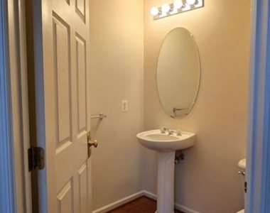 22614 Welborne Manor Square - Photo Thumbnail 35
