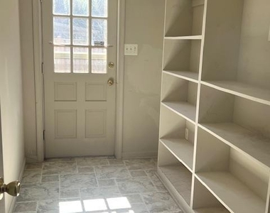 8523 Tysons Court - Photo Thumbnail 9