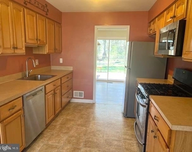8523 Tysons Court - Photo Thumbnail 4