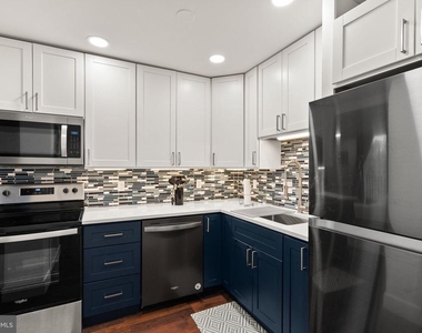 3245 Rio Drive - Photo Thumbnail 3