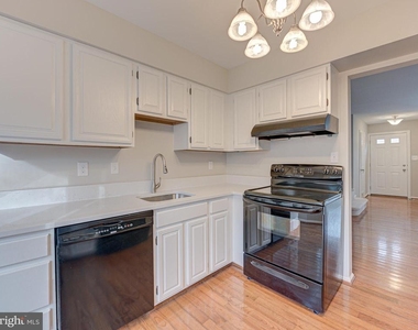 10332 Mockingbird Pond Court - Photo Thumbnail 8