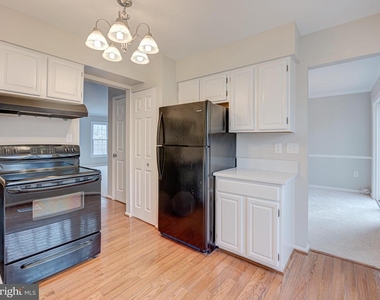 10332 Mockingbird Pond Court - Photo Thumbnail 7