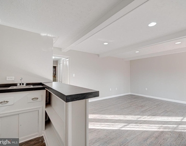 10332 Mockingbird Pond Court - Photo Thumbnail 32