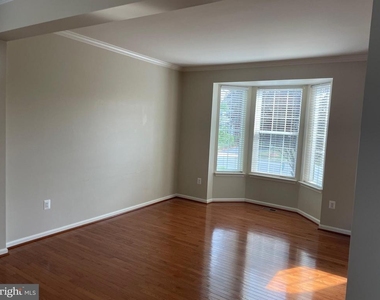 233 Morlyn Drive - Photo Thumbnail 9