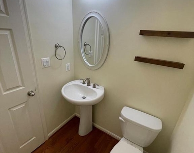 233 Morlyn Drive - Photo Thumbnail 10