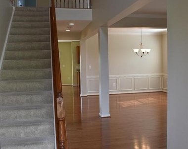 233 Morlyn Drive - Photo Thumbnail 6
