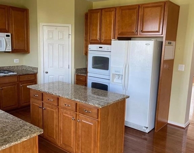 233 Morlyn Drive - Photo Thumbnail 2