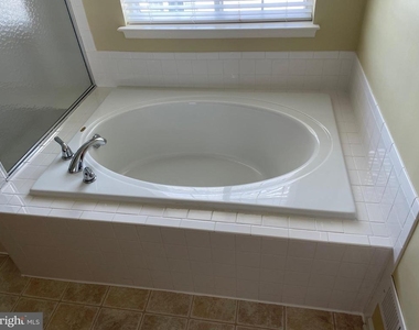 233 Morlyn Drive - Photo Thumbnail 14