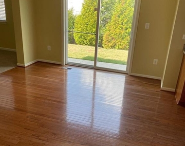 233 Morlyn Drive - Photo Thumbnail 5