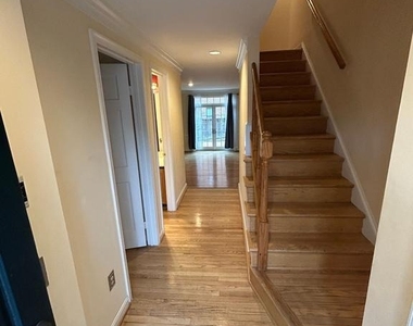 1202 W Abingdon Drive - Photo Thumbnail 2