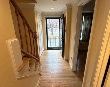1202 W Abingdon Drive - Photo Thumbnail 3