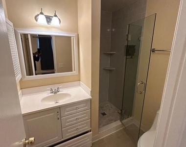 1202 W Abingdon Drive - Photo Thumbnail 11