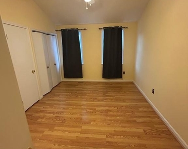 1202 W Abingdon Drive - Photo Thumbnail 10