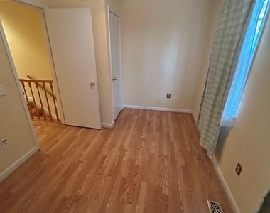 1202 W Abingdon Drive - Photo Thumbnail 12